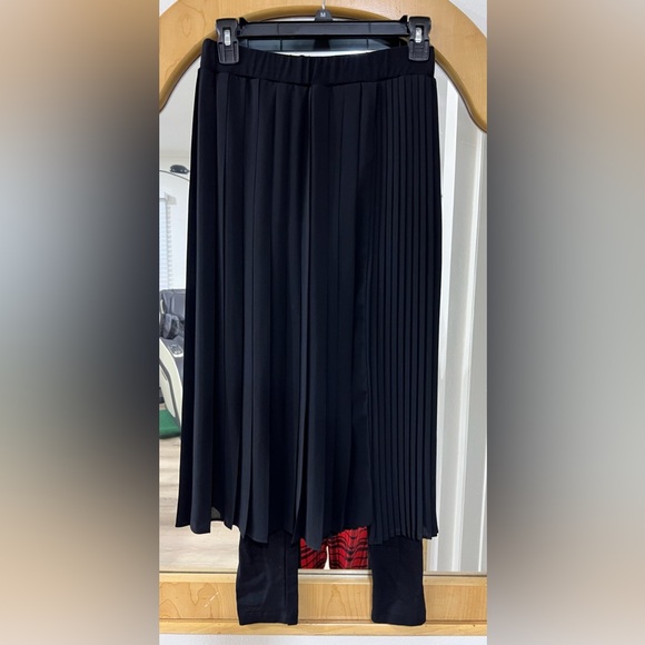 Black Pleaded maxi skirt with leggings - Picture 1 of 1